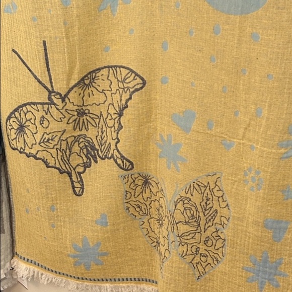 Butterfly Patterned Tapestry Privacy Curtain Blanket Towel Blues + Yellows NEW! - Picture 5 of 16
